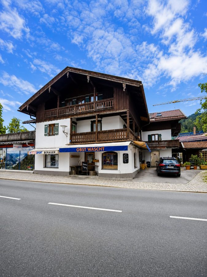 Obst Wascht Schliersee – Gebäude an der Hauptstraße