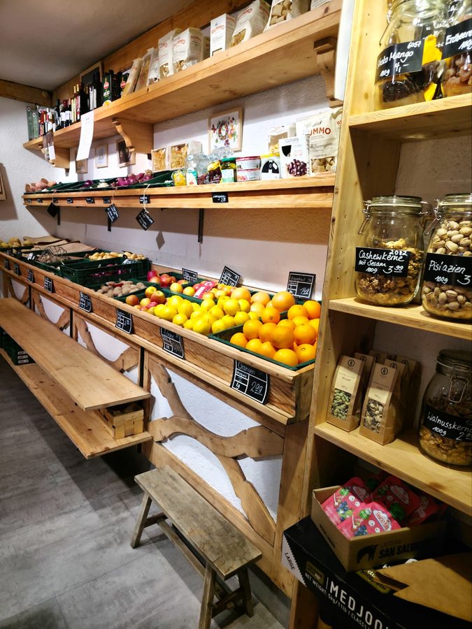 Obst Wascht Schliersee – Innenraum mit Obst und Nüssen